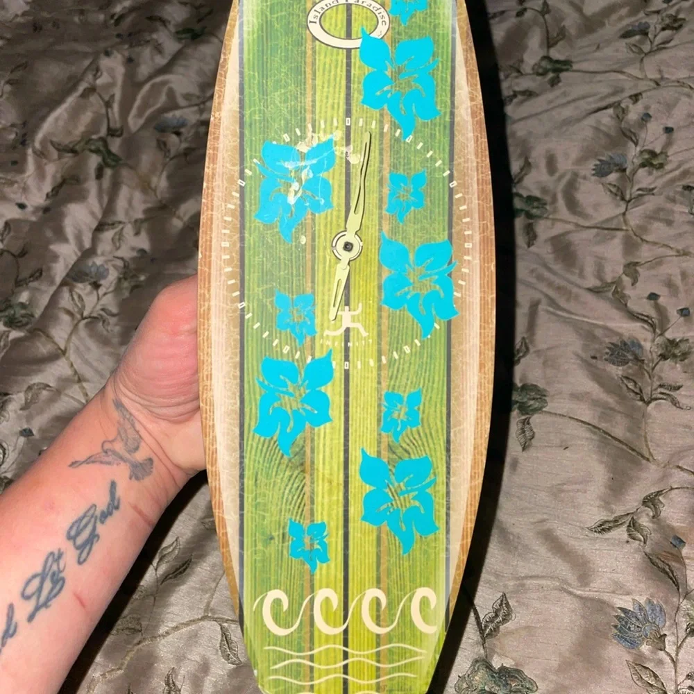 Surfer clock